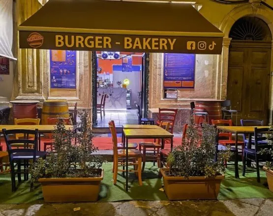 Il locale BBurger in Piazza Garibaldi ad Acireale